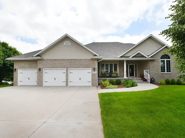 2704 W 47th St, Kearney, NE 68845