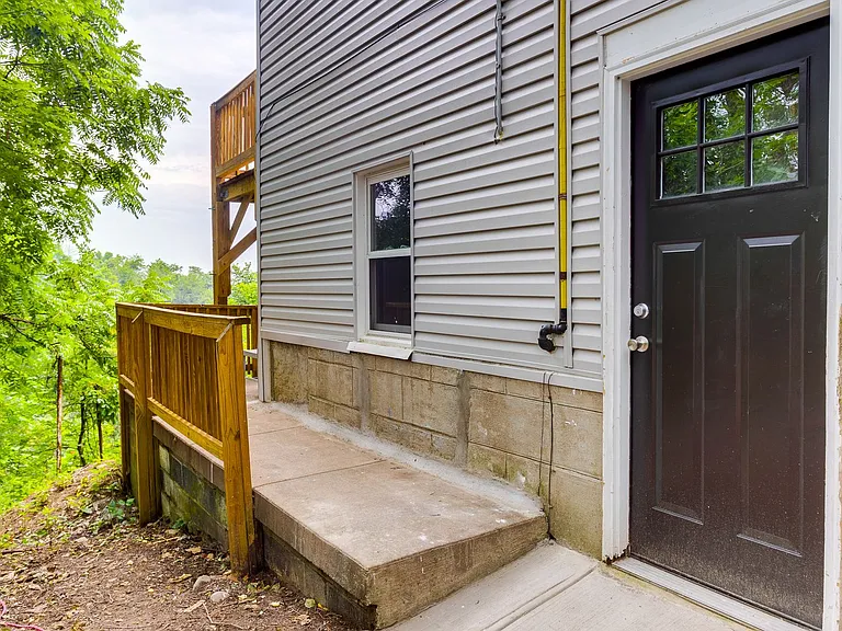 955 E Warrington - Fully Renovated Units in Pittsburgh's Coolest Neighborhood! — Photo 12