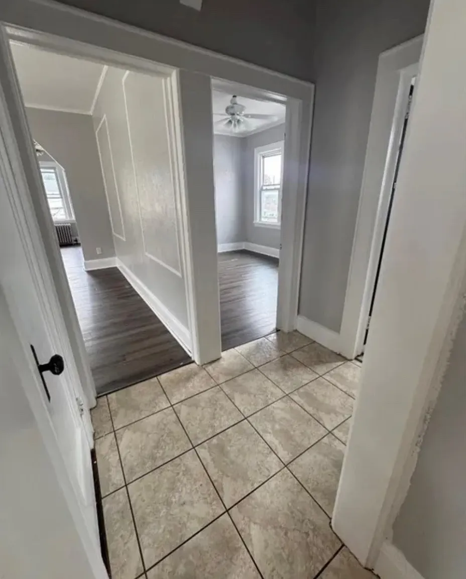 2 bed, 663 sqft, $2,300 — Photo 2