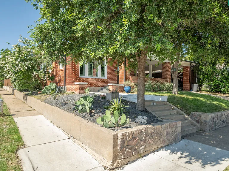 4036 Linden Ave — Photo 2