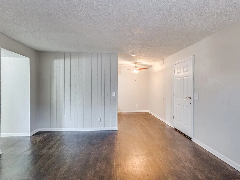 817 SW 23rd St #6 — Photo 8