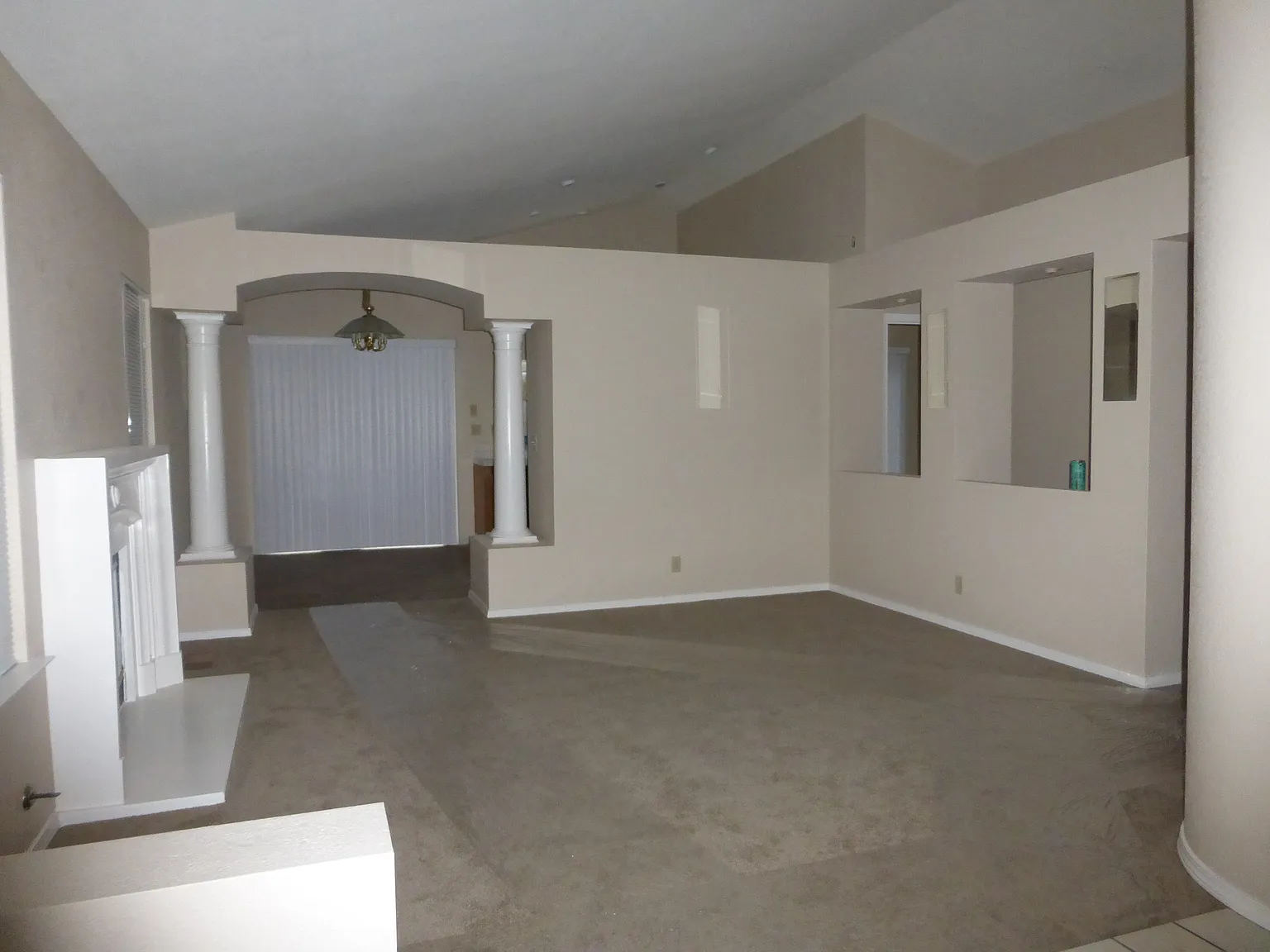 648 Eagle River Ct photo 1