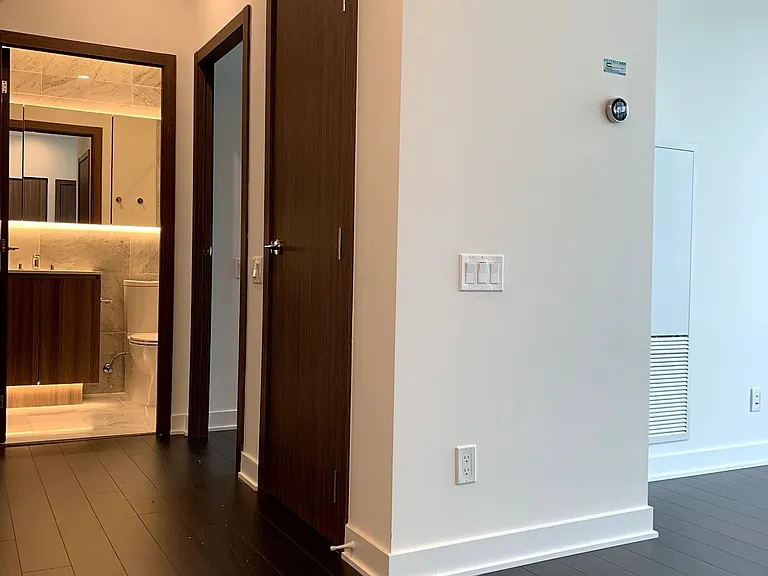 19 Bathurst St #3105 — Photo 4