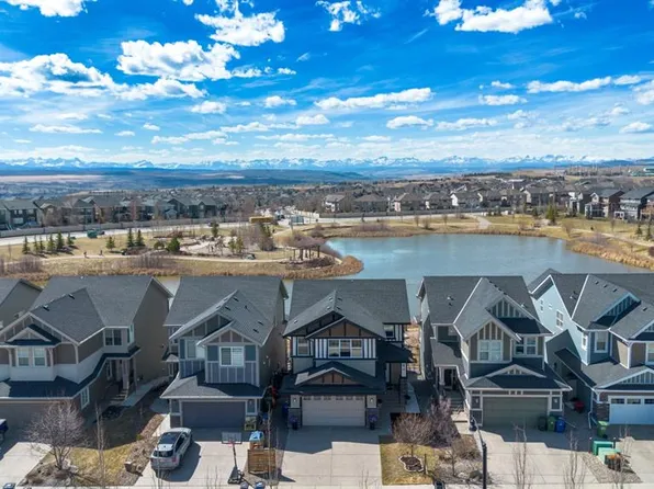 69 E Sundown Grv, Cochrane, AB T4C 0X5