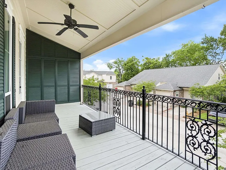 421 Saint Thomas Ln — Photo 17