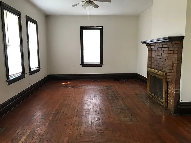 1017 Virginia Ave — Photo 3