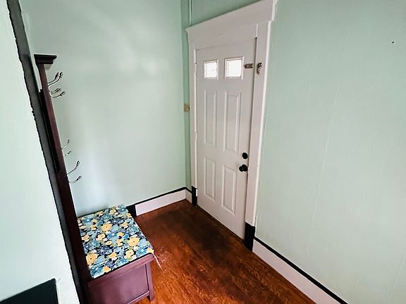 3rd image of 121 Lincoln Ct #2