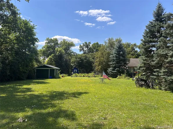 37183 Curwood Dr, Sterling Heights, MI 48310