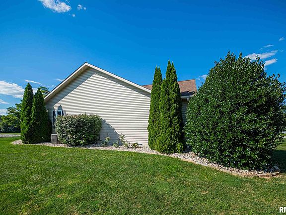 5th image of 137 Twelve Oaks Dr