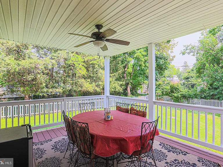 215 Clarendon Ave — Photo 12