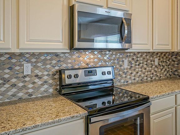 Kitchen - Rosa II Estates of Santa Monica