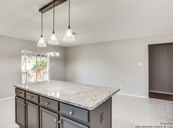 5th image of 9039 Veranda Ct