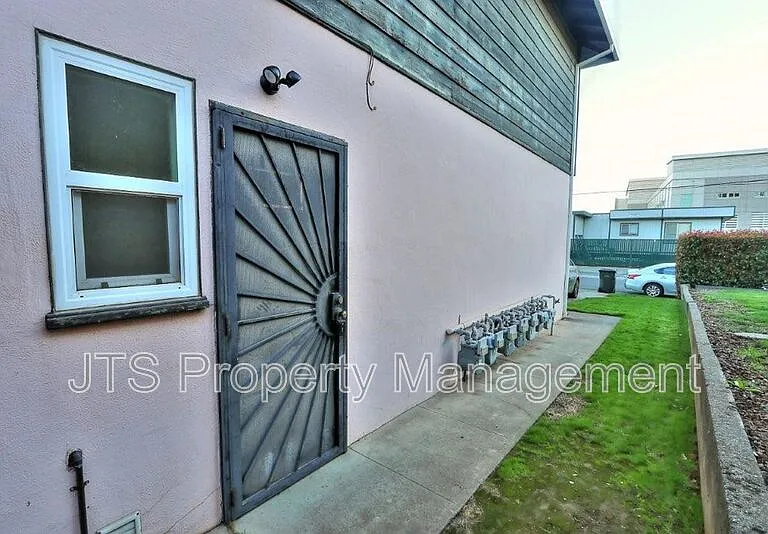4439 V St #5 — Photo 46