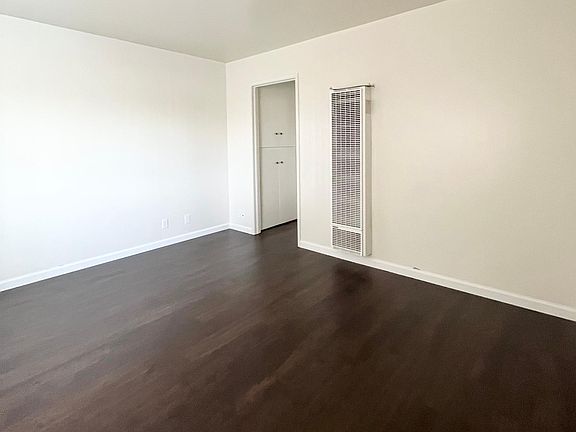 4th image of 2095 Lincoln Ave #43
