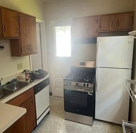 kitchen has new stove