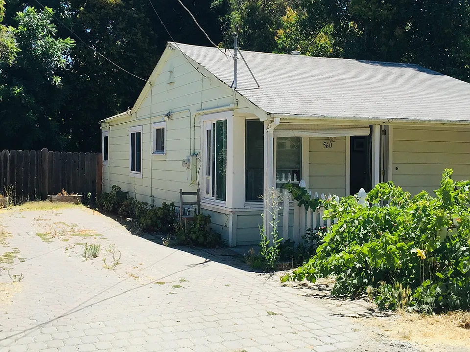 560 Lambert Way
