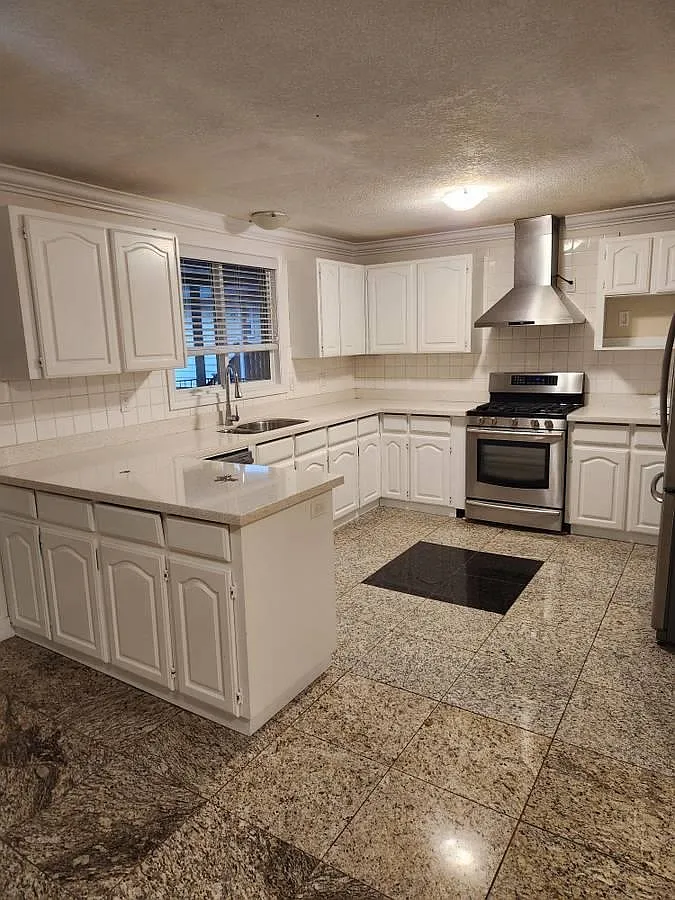 4 bed, 2000 sqft, $3,500 — Photo 3