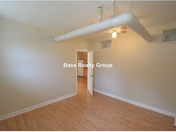 4th image of 4422 N Winchester Ave #G1