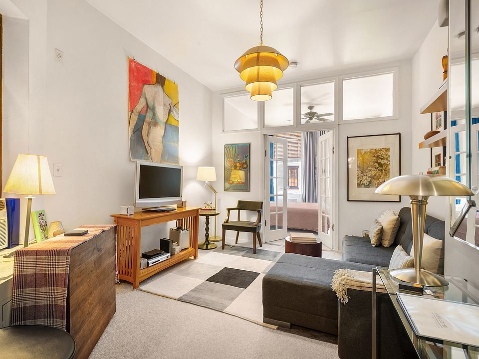 1st image of 225 W 10th St APT 1A