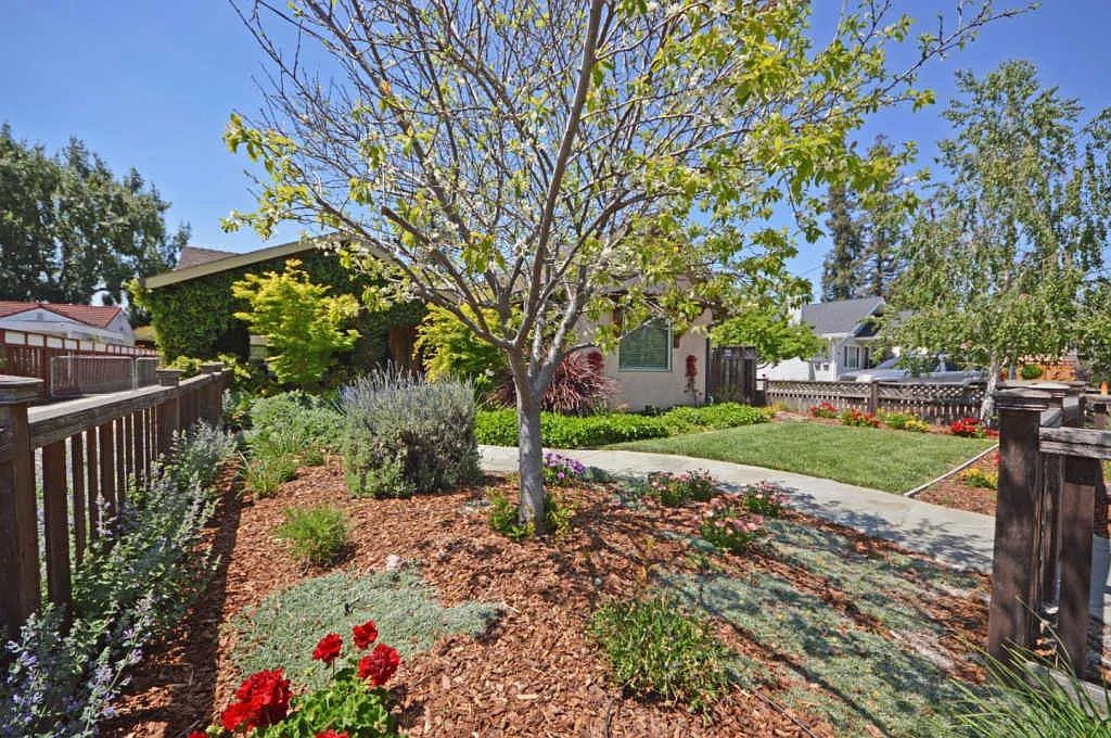 2199 Radio Ave photo 1
