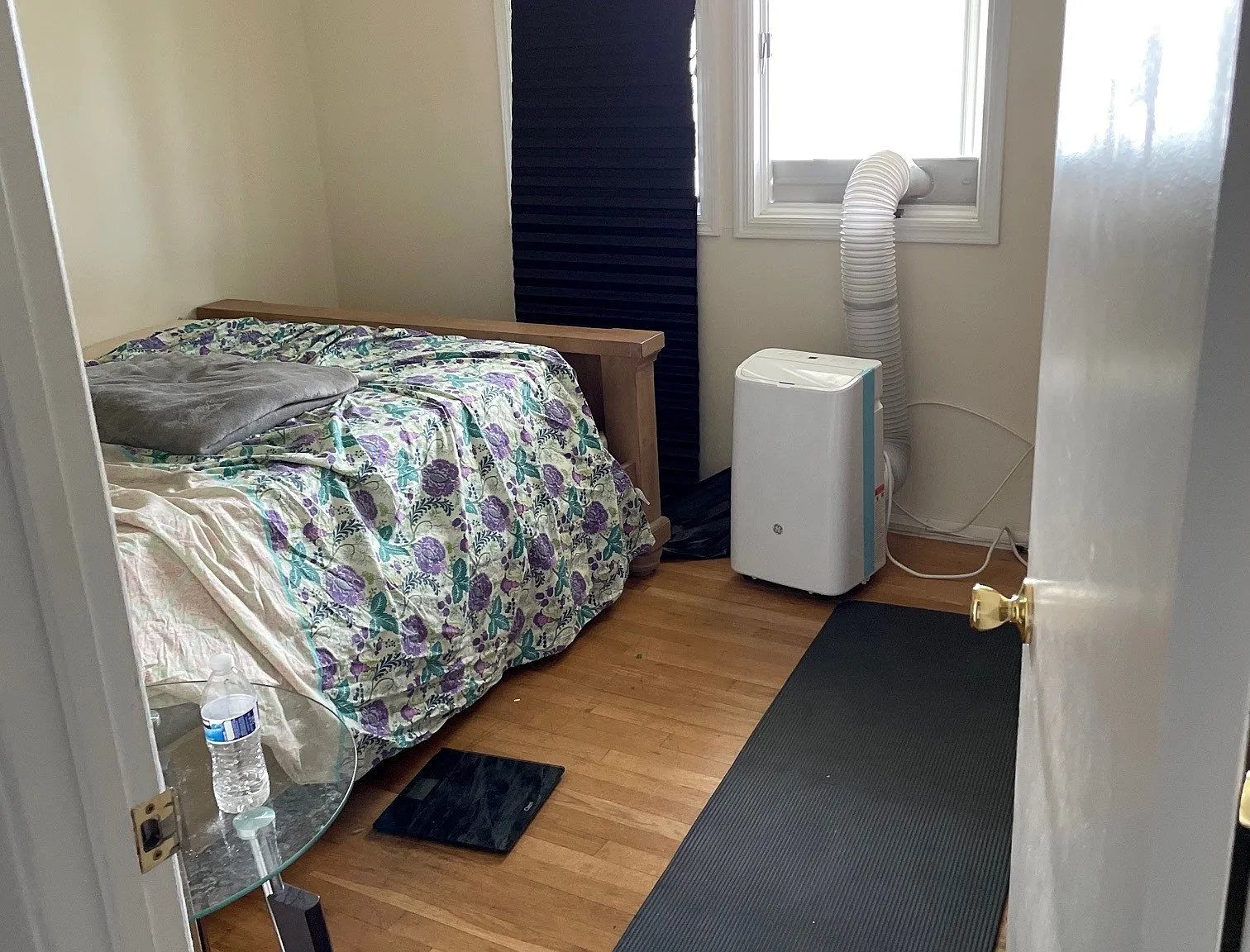 5 bed, 2080 sqft, $2,300 — Photo 4