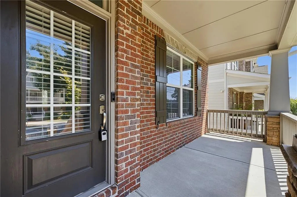 4 bed, 4.5 bath, 4322 sqft, $4,500 — Photo 4