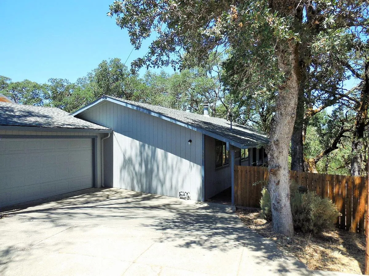 520 Forest Dr photo 1