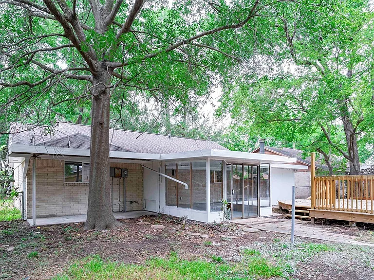 9214 Woodland Oaks Dr — Photo 31