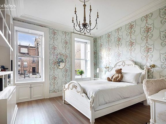 2nd image of 69 Washington Pl