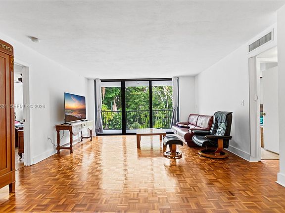 5th image of 101 Ocean Lane Dr APT 209
