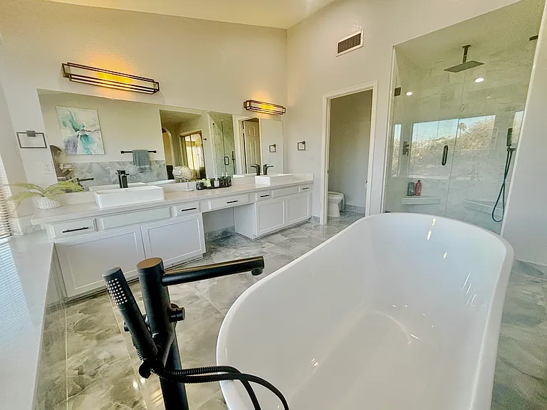 5544 E Kelton Ln — Photo 13