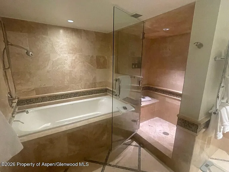 315 E Dean St — Photo 19