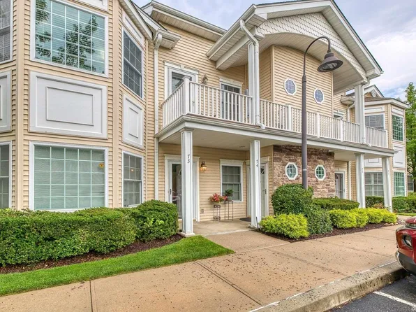 73 Autumn Drive #73, Plainview, NY 11803
