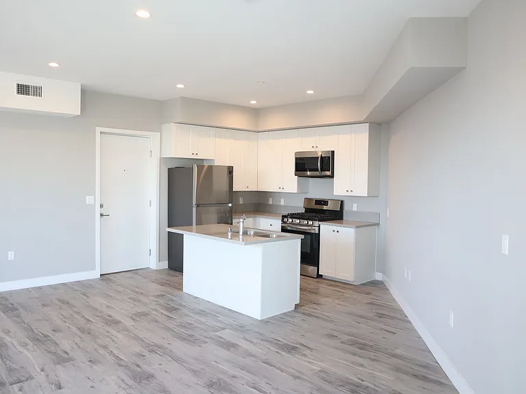 Bunker Heights Apartments — Photo 9