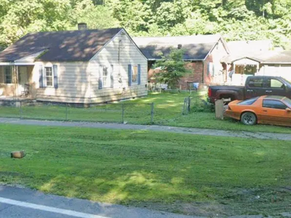 17 76th St, Oceana, WV 24870