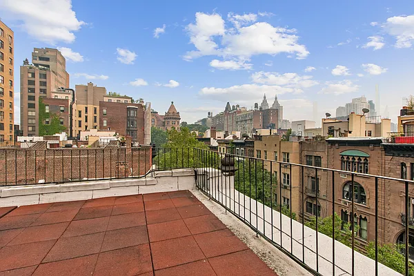 Sold by Douglas Elliman | media 23