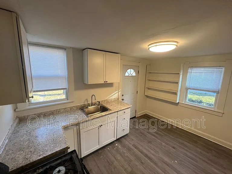 898 13th Ave — Photo 7