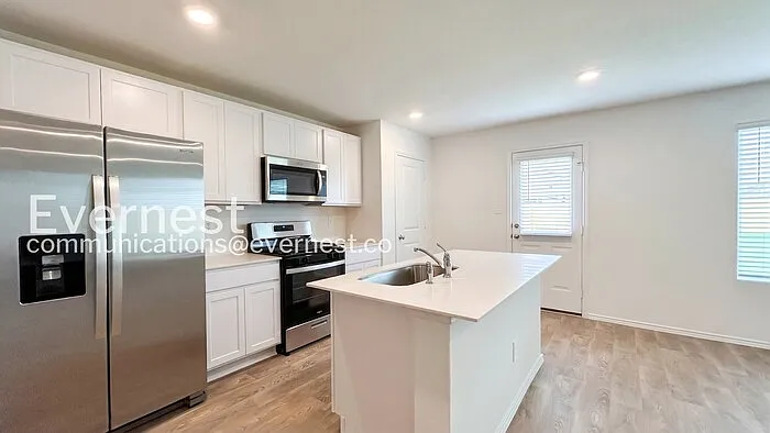 16043 Mahogany Way — Photo 4