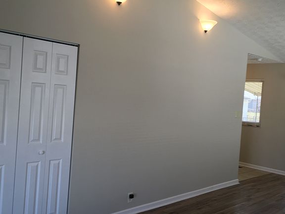 2nd image of 2844 Caroline Ave