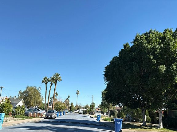 4th image of 3730 E Yale St