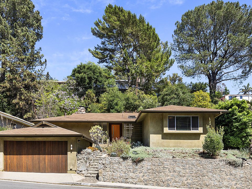 1st image of 3100 N Beachwood Dr