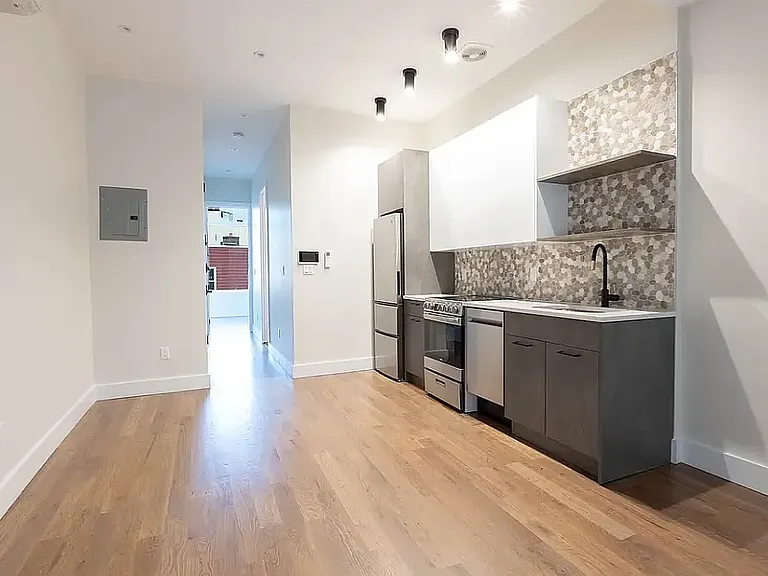 51 Ten Eyck St #3R — Photo 2