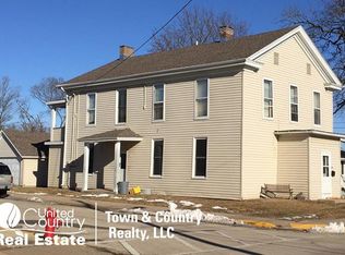 40 W Cedar St, Platteville, WI 53818