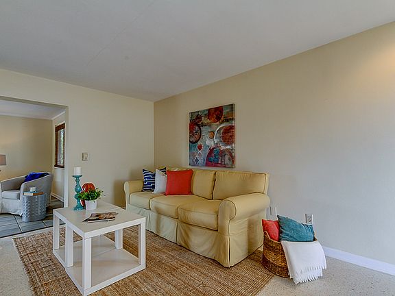 4th image of 13976 Antigua Dr