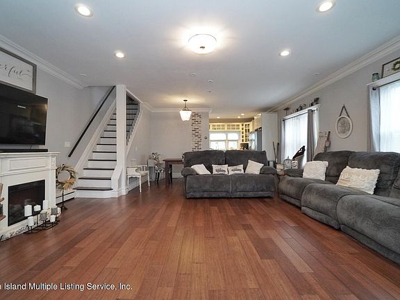 3rd image of 267 Barnard Ave