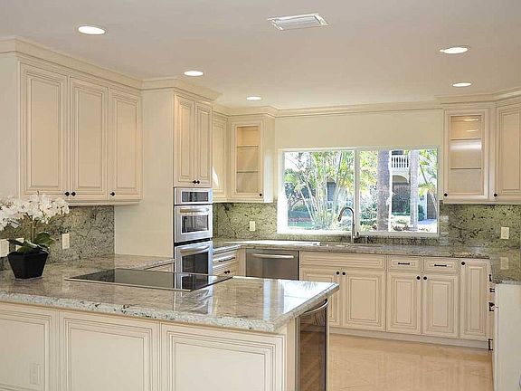 5th image of 3313 NE 40th St