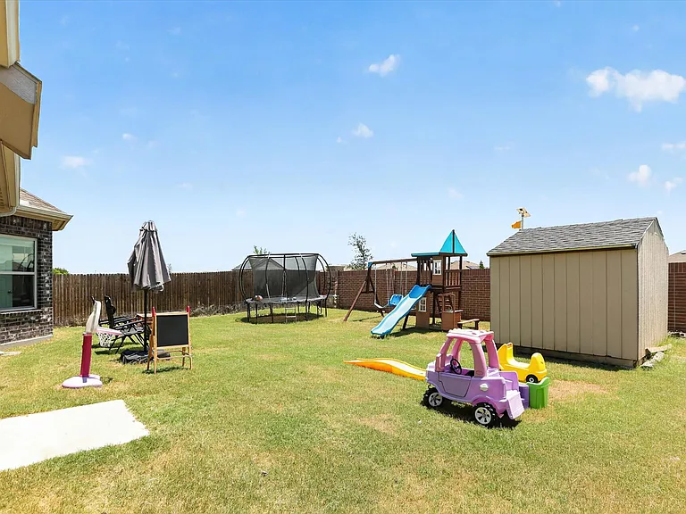 1928 Blackbrush Dr — Photo 17