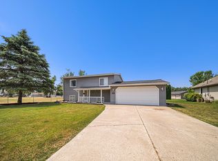 155 N Grand Pointe Dr, Brooklyn, MI 49230