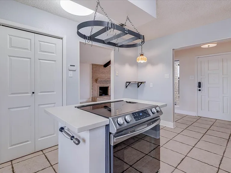 985 Crossbill St — Photo 12