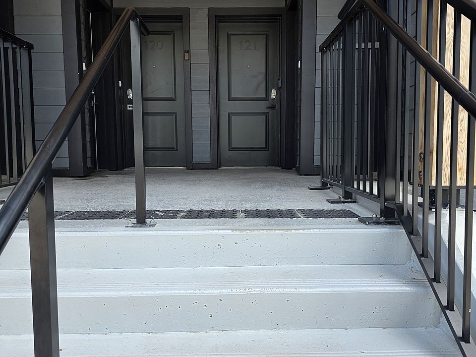 1st image of 708 Woolwich St #121